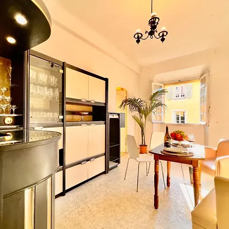 Vieux Charm - 3 Bedroom Escape - Seaside