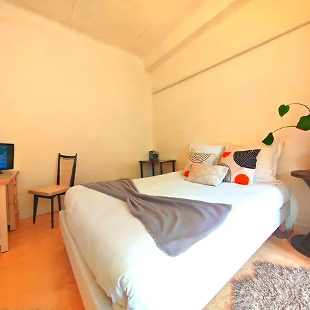 Vieux Charm - 3 Bedroom Escape - Seaside Apartment